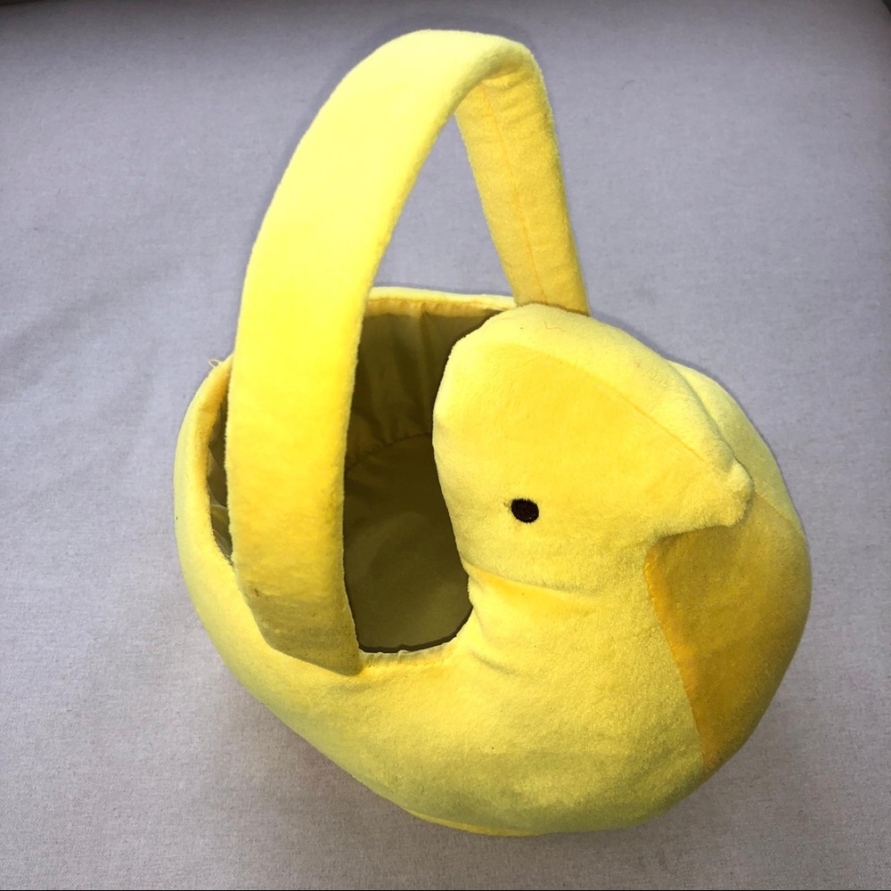 Soft and velvety — Peeps Easter basket! 🐣 🐣 🐣